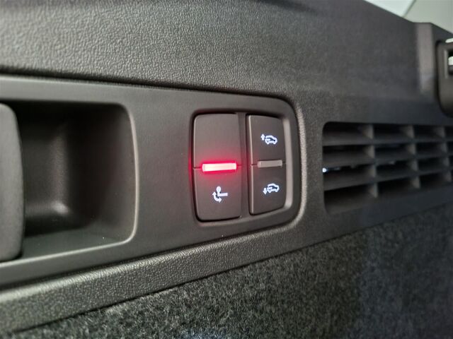 Audi Q5 2026 e-hybrid quattro 220 kW | Tämä myyty, vastaava Grenadine punainen saatavana |