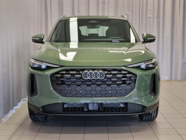 Audi Q5 2026 e-hybrid quattro 220 kW | Tämä myyty, vastaava Grenadine punainen saatavana |