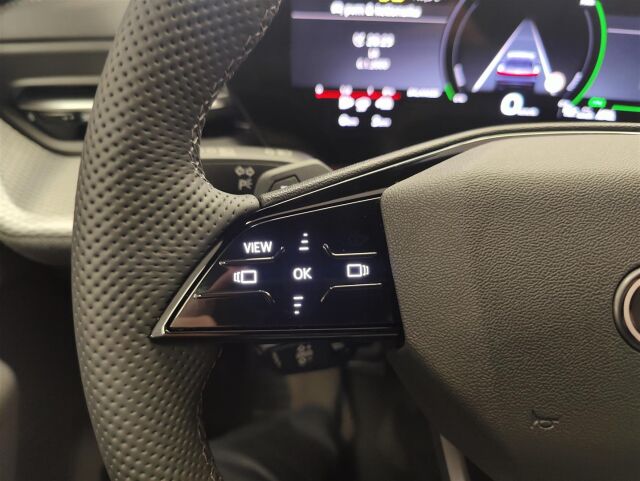 Audi Q5 2026 e-hybrid quattro 220 kW | Tehdastakuu 5v / 100tkm |