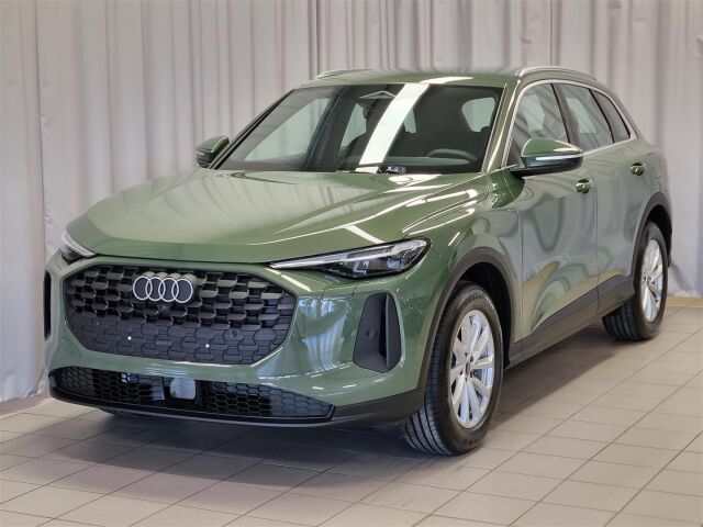 Audi Q5 2026 e-hybrid quattro 220 kW | Tämä myyty, vastaava Grenadine punainen saatavana |