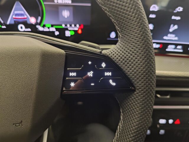 Audi Q5 2026 e-hybrid quattro 220 kW | Tehdastakuu 5v / 100tkm |