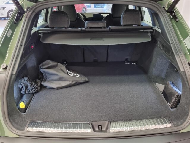 Audi Q5 2026 e-hybrid quattro 220 kW | Tämä myyty, vastaava Grenadine punainen saatavana |