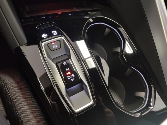 Audi Q5 2026 e-hybrid quattro 220 kW | Tehdastakuu 5v / 100tkm |