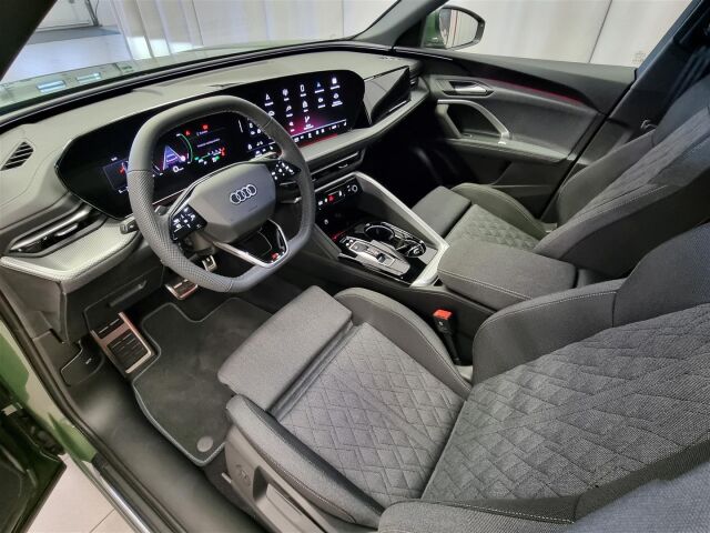 Audi Q5 2026 e-hybrid quattro 220 kW | Tämä myyty, vastaava Grenadine punainen saatavana |