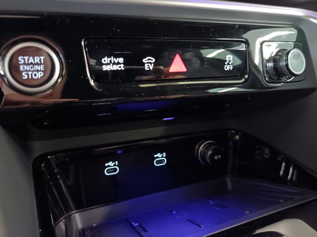 Audi Q5 2026 e-hybrid quattro 220 kW. Nyt Jatkoturva 3 vuotta, kokonaiskilometrimäärä maks. 150 000 km