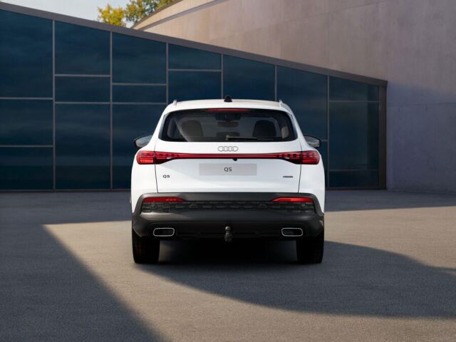 Audi Q5 2026 e-hybrid quattro 220 kW. Nyt Jatkoturva 3 vuotta, kokonaiskilometrimäärä maks. 150 000 km