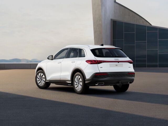 Audi Q5 2026 e-hybrid quattro 220 kW. Nyt Jatkoturva 3 vuotta, kokonaiskilometrimäärä maks. 150 000 km