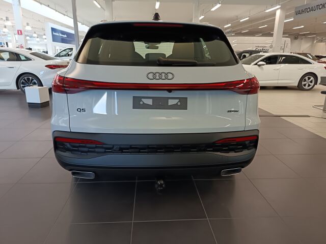 Audi Q5 2026 e-hybrid quattro 220 kW. Nyt Jatkoturva 3 vuotta, kokonaiskilometrimäärä maks. 150 000 km