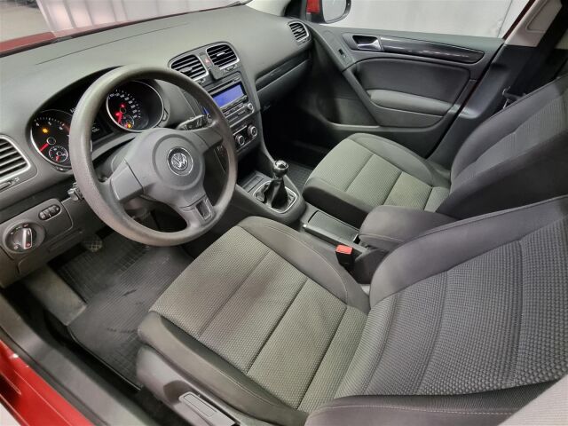 VOLKSWAGEN Golf 2010 Comfortline 1,4 TSI 90 kW 4-ovinen / Vakionopeudensäädin / Koukku  / M-Lämmitin