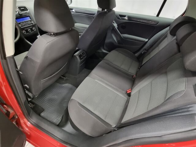 VOLKSWAGEN Golf 2010 Comfortline 1,4 TSI 90 kW 4-ovinen / Vakionopeudensäädin / Koukku  / M-Lämmitin