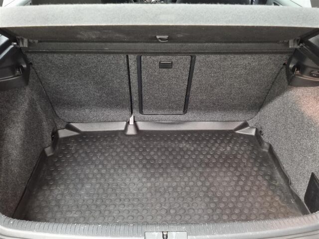 VOLKSWAGEN Golf 2010 Comfortline 1,4 TSI 90 kW 4-ovinen / Vakionopeudensäädin / Koukku  / M-Lämmitin