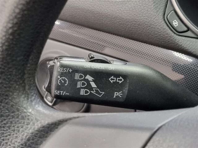 VOLKSWAGEN Golf 2010 Comfortline 1,4 TSI 90 kW 4-ovinen / Vakionopeudensäädin / Koukku  / M-Lämmitin