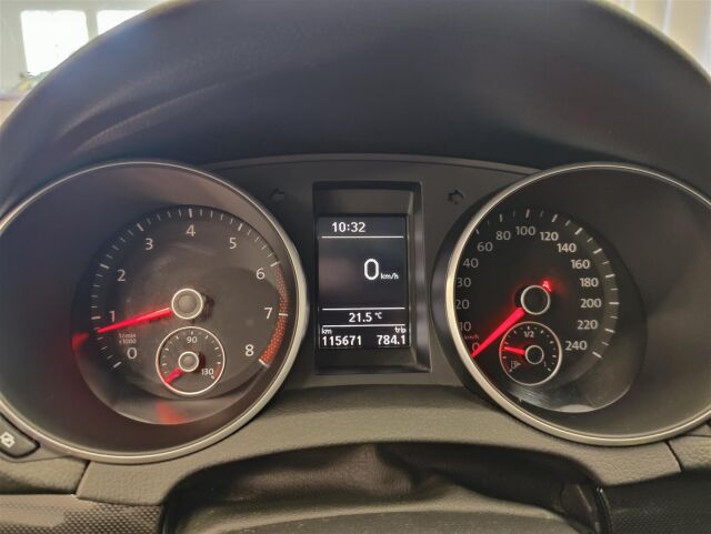 VOLKSWAGEN Golf 2012 Variant Comfortline 1,4 TSI 90 kW (122 hv)  * Vetokoukku *