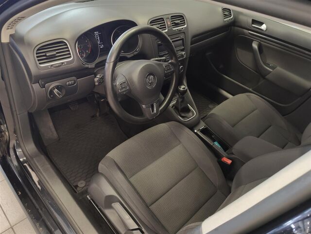 VOLKSWAGEN Golf 2012 Variant Comfortline 1,4 TSI 90 kW (122 hv)  * Vetokoukku *