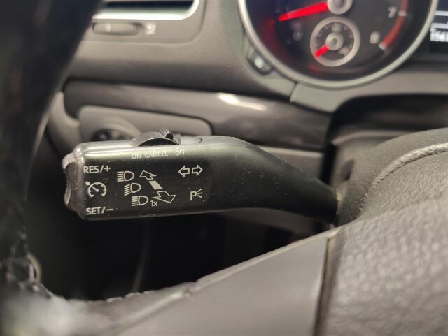 VOLKSWAGEN Golf 2012 Variant Comfortline 1,4 TSI 90 kW (122 hv)  * Vetokoukku *