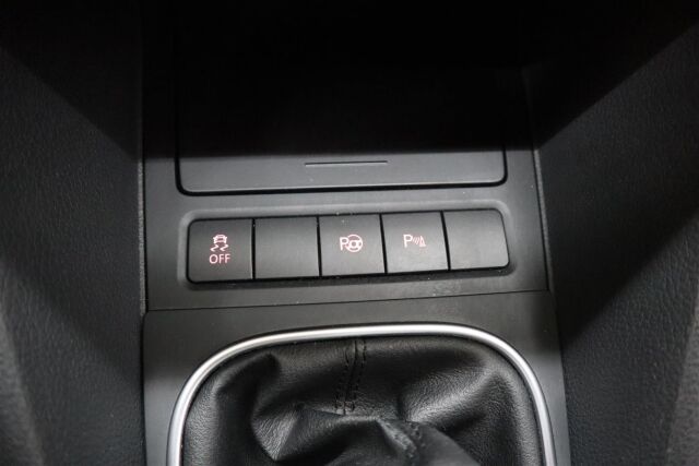 VOLKSWAGEN Golf 2013 Comfort Plus 1,2 TSI 63 kW (85 hv) 4-ovinen