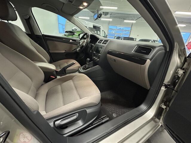 VOLKSWAGEN Jetta 2014 Comfortline 1,2 TSI 77 kW (105 hv) BlueMotion Technology