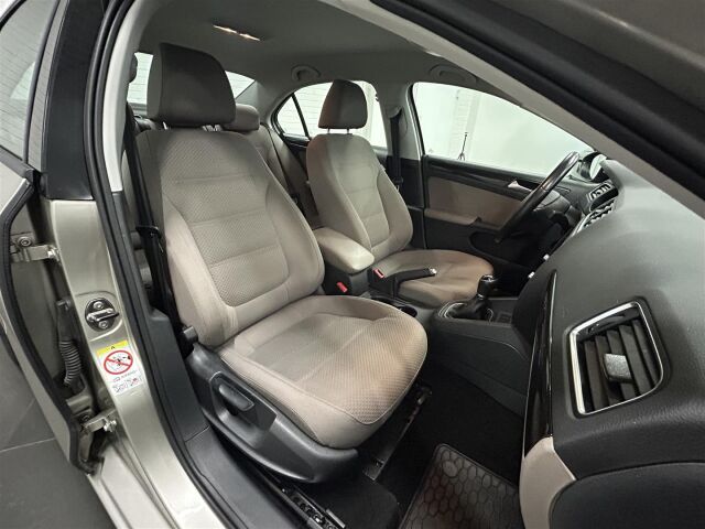 VOLKSWAGEN Jetta 2014 Comfortline 1,2 TSI 77 kW (105 hv) BlueMotion Technology