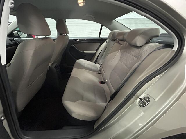 VOLKSWAGEN Jetta 2014 Comfortline 1,2 TSI 77 kW (105 hv) BlueMotion Technology