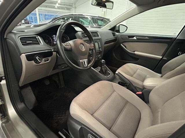 VOLKSWAGEN Jetta 2014 Comfortline 1,2 TSI 77 kW (105 hv) BlueMotion Technology