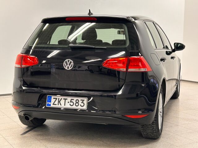 VOLKSWAGEN Golf 2016 Comfortline 1,2 TSI 81 kW (110 hv) DSG-automaatti.siisti Golf Sport istuimilla ja Webastolla