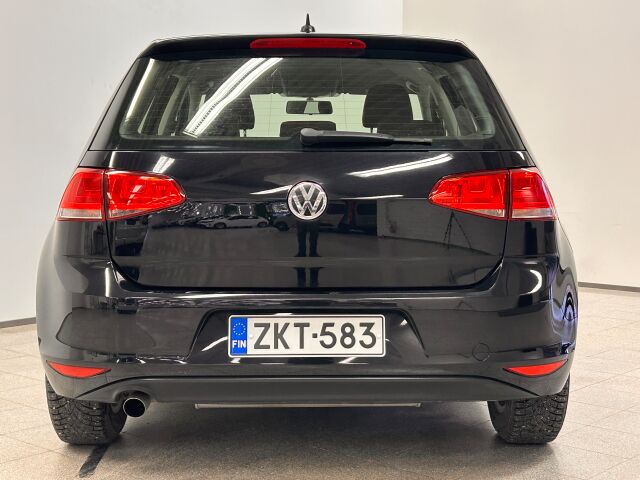 VOLKSWAGEN Golf 2016 Comfortline 1,2 TSI 81 kW (110 hv) DSG-automaatti.siisti Golf Sport istuimilla ja Webastolla