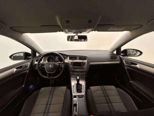 VOLKSWAGEN Golf 2016 Comfortline 1,2 TSI 81 kW (110 hv) DSG-automaatti.siisti Golf Sport istuimilla ja Webastolla