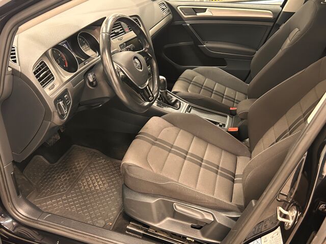 VOLKSWAGEN Golf 2016 Comfortline 1,2 TSI 81 kW (110 hv) DSG-automaatti.siisti Golf Sport istuimilla ja Webastolla
