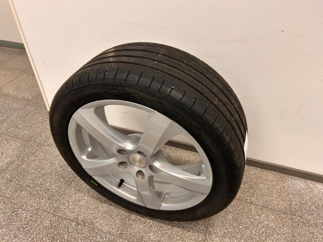 VOLKSWAGEN Golf 2016 Comfortline 1,2 TSI 81 kW (110 hv) DSG-automaatti.siisti Golf Sport istuimilla ja Webastolla