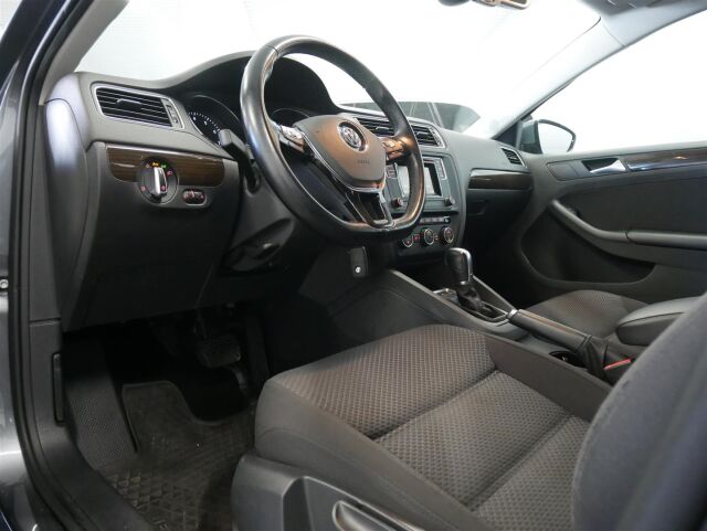 VOLKSWAGEN Jetta 2016 Comfort 1,4 TSI 92 kW (125 hv) DSG-automaatti