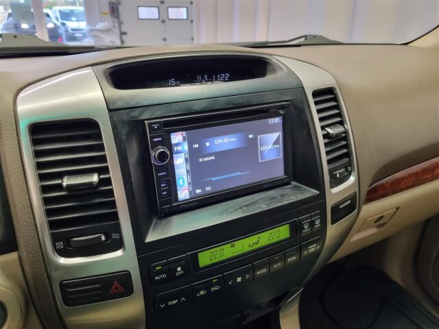 TOYOTA Land Cruiser 2007 3,0 D-4D Luxury 8h / Webasto / Koukku / P-Kamera / 8-Paikkanen