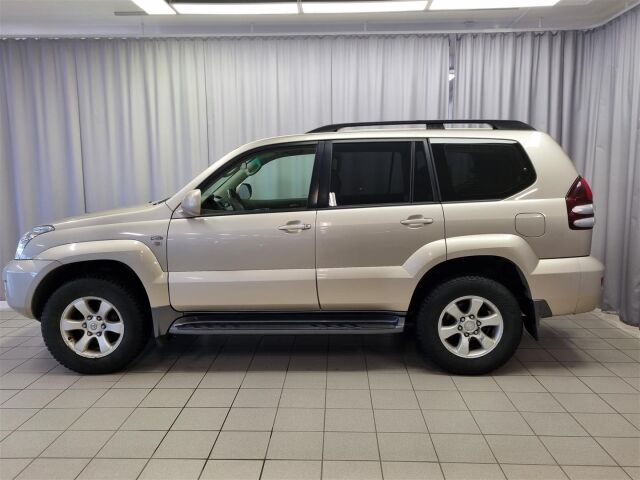 TOYOTA Land Cruiser 2007 3,0 D-4D Luxury 8h / Webasto / Koukku / P-Kamera / 8-Paikkanen