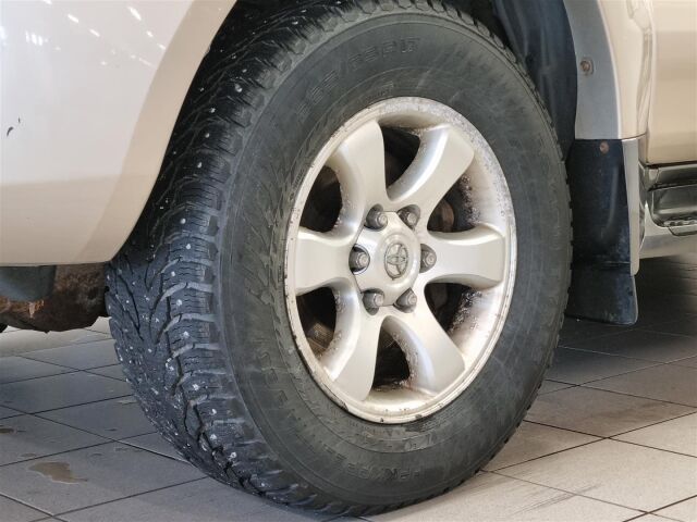 TOYOTA Land Cruiser 2007 3,0 D-4D Luxury 8h / Webasto / Koukku / P-Kamera / 8-Paikkanen