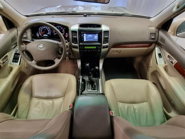 TOYOTA Land Cruiser 2007 3,0 D-4D Luxury 8h / Webasto / Koukku / P-Kamera / 8-Paikkanen