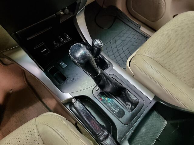 TOYOTA Land Cruiser 2007 3,0 D-4D Luxury 8h / Webasto / Koukku / P-Kamera / 8-Paikkanen