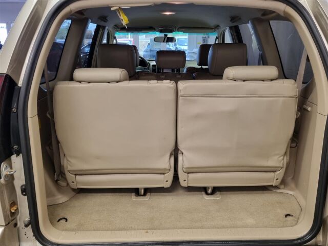 TOYOTA Land Cruiser 2007 3,0 D-4D Luxury 8h / Webasto / Koukku / P-Kamera / 8-Paikkanen
