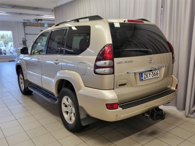 TOYOTA Land Cruiser 2007 3,0 D-4D Luxury 8h / Webasto / Koukku / P-Kamera / 8-Paikkanen