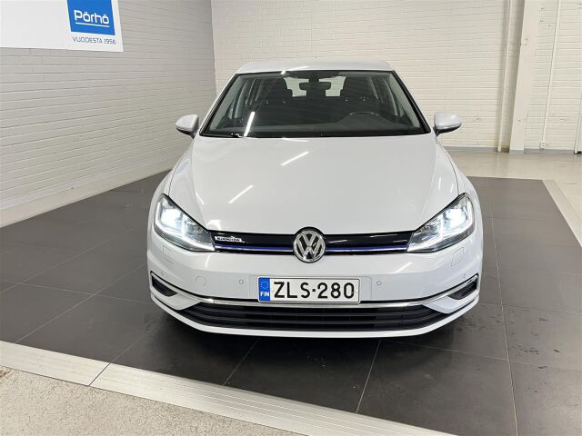 VOLKSWAGEN Golf 2018 Comfortline 1,5 TSI EVO 96 kW (130 hv) BLUEMOTION DSG-aut. Football Edition