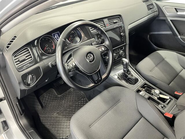 VOLKSWAGEN Golf 2018 Comfortline 1,5 TSI EVO 96 kW (130 hv) BLUEMOTION DSG-aut. Football Edition