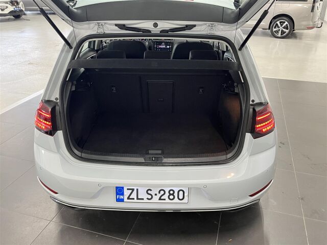 VOLKSWAGEN Golf 2018 Comfortline 1,5 TSI EVO 96 kW (130 hv) BLUEMOTION DSG-aut. Football Edition