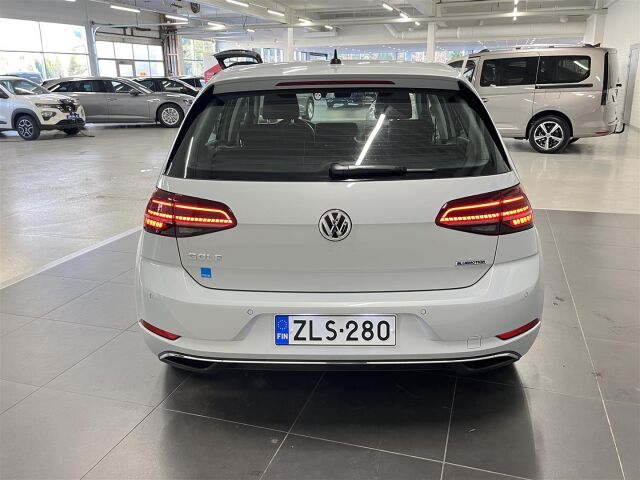 VOLKSWAGEN Golf 2018 Comfortline 1,5 TSI EVO 96 kW (130 hv) BLUEMOTION DSG-aut. Football Edition