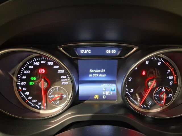 MERCEDES-BENZ GLA 2018 180 A Premium Business