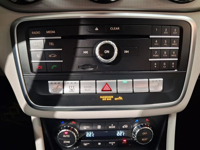 MERCEDES-BENZ GLA 2018 180 A Premium Business