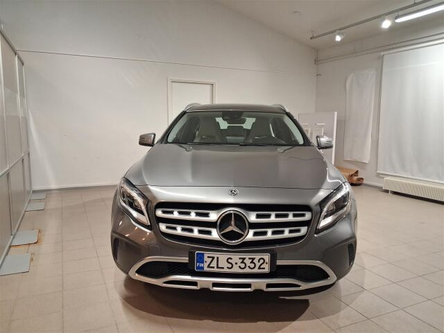 MERCEDES-BENZ GLA 2018 180 A Premium Business