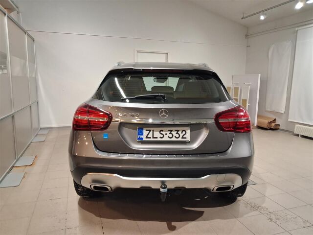 MERCEDES-BENZ GLA 2018 180 A Premium Business