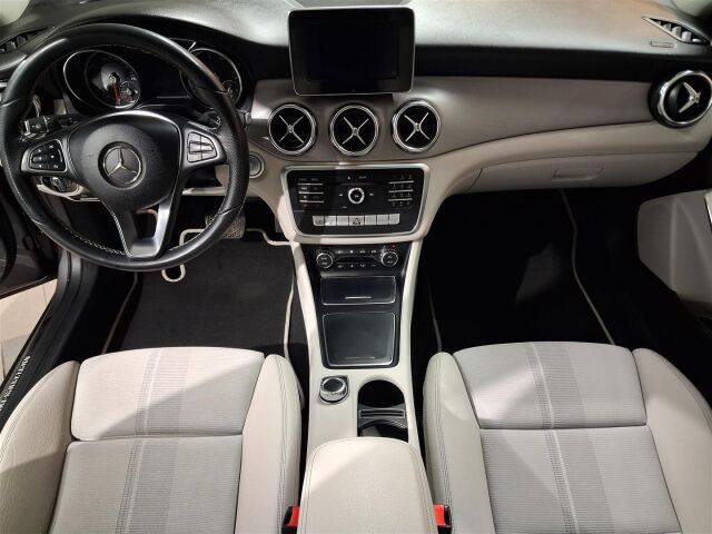 MERCEDES-BENZ GLA 2018 180 A Premium Business