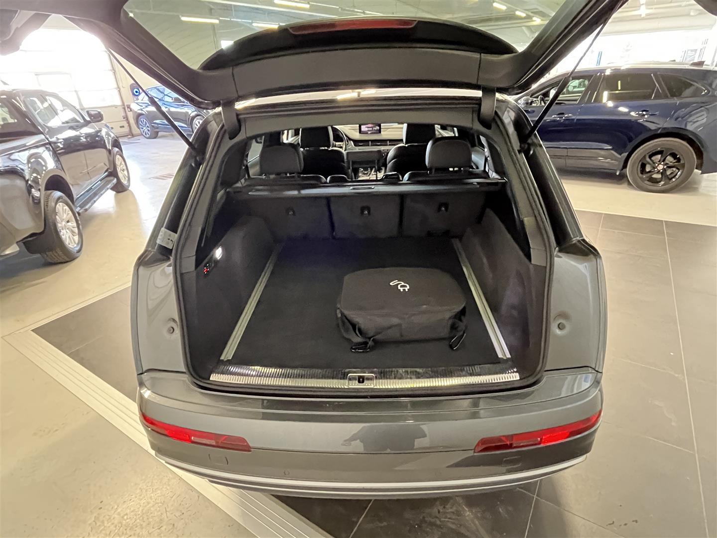 Audi Q7 2018, photo 6/35