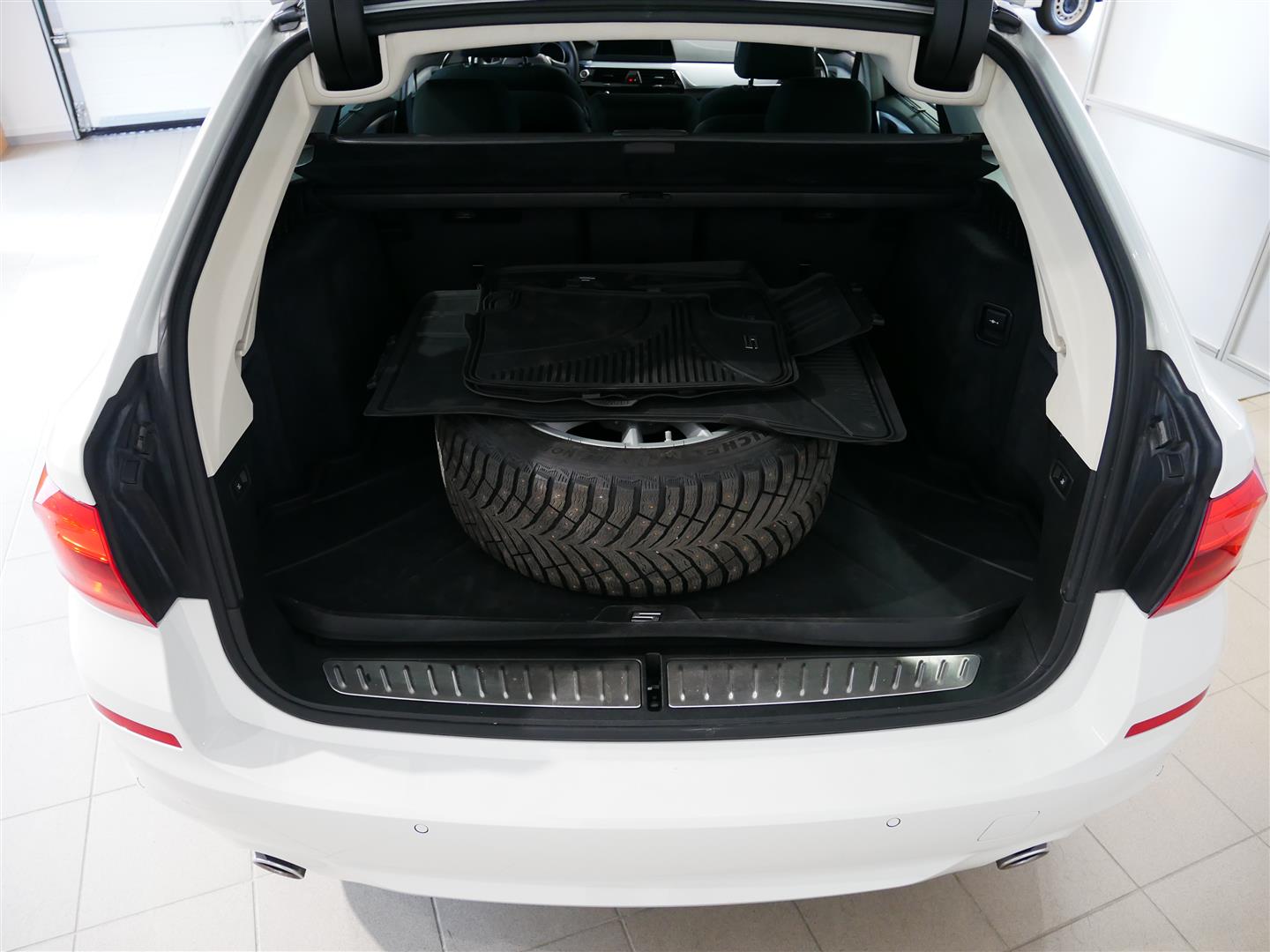 BMW 520 G31 Touring 520d Business 2019, kuva 6/18