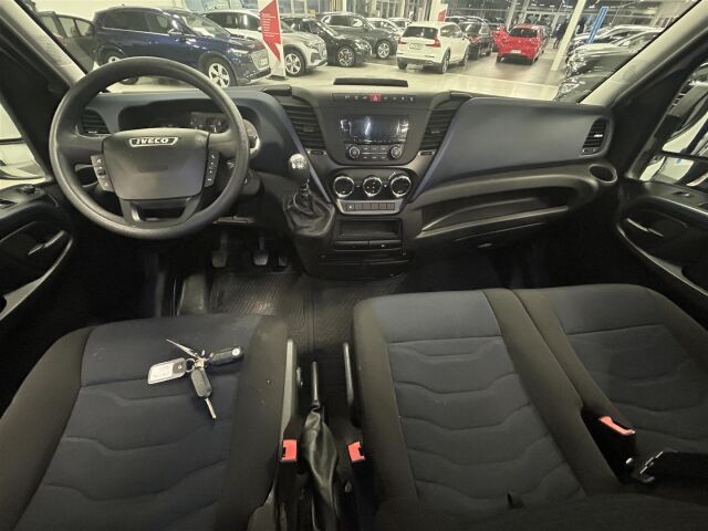 IVECO Daily 2018 35S18V L4H2  3,0 132kW M6  / ALV / 3+3 M-A / Suomi-auto / Webasto