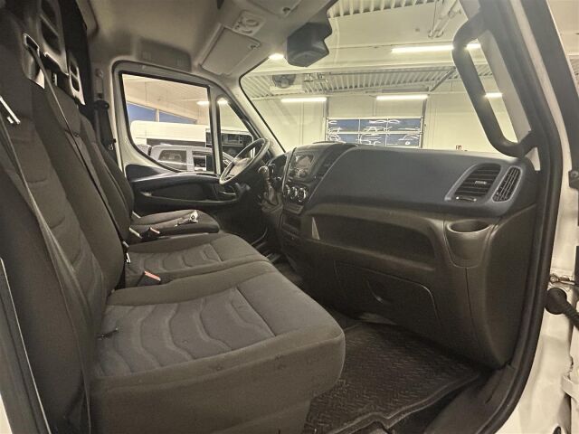 IVECO Daily 2018 35S18V L4H2  3,0 132kW M6  / ALV / 3+3 M-A / Suomi-auto / Webasto